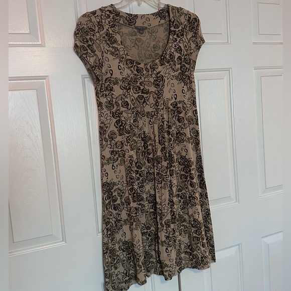 Tan floral dress Apt 9 flowing & flattering side Large - Picture 2 of 15